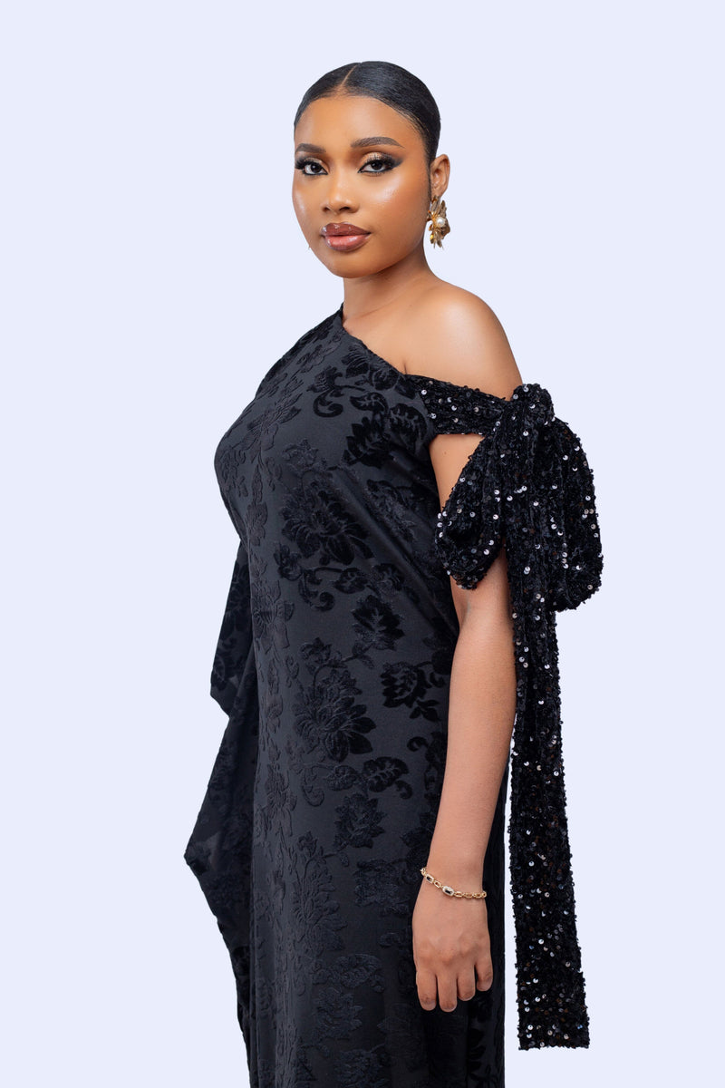 Tyla asymmetrical sleeves with feathers boubou velvet dress (Black)